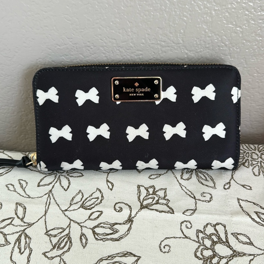 Kate spade wallet black and white bow print